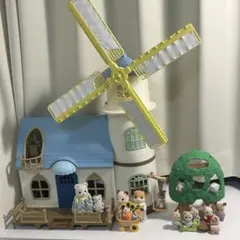 木製ハウス型ディスプレイ棚 カエル 招き猫 フィギュアセット　コポー 木製ハウス型ディスプレイ棚 カエル 招き猫 フィギュアセット コポー