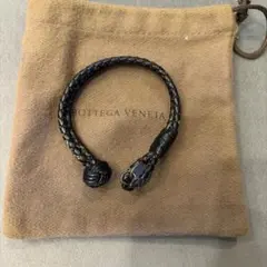 極美品✨️ ボッテガヴェネタ ブラック レザーブレスレット シルバー 希少 2025年最新Bottega Veneta メンズ ブレスレットの人気アイテム