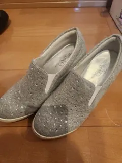 グレー スパンコール スリッポンシューズ