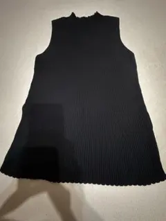 美品ユニクロ　ブラックノースリーブセーター　Ｌ　綿　ハイネック