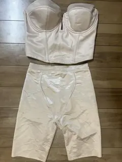 ベージュ ボディスーツ バストサポート付き