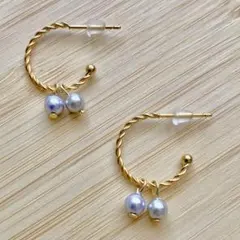 【新品】ツイストデザイン パール付きピアス