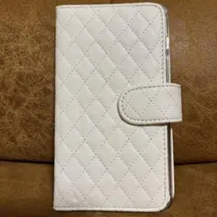 スマホケース　手帳型　ホワイトキルティング