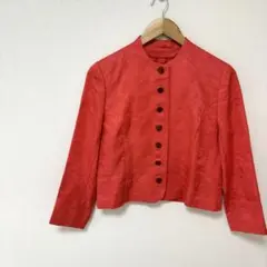 総柄ノーカラージャケット　オレンジ系　差し色　光沢感　派手　イベント