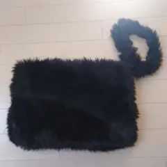 ブラックフェイクファークラッチバッグ