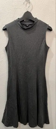 [新品]ユニクロ ダークグレー系 ノースリーブ ハイネック フレアワンピースM