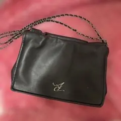 ブラックショルダーバッグ ロゴ付き