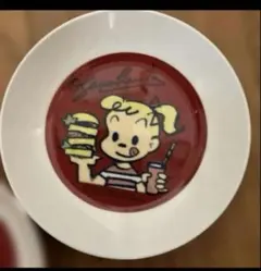ハンバーガーキャラクターの皿　オサムグッズ　赤いケーキ皿　女の子のサムネイル