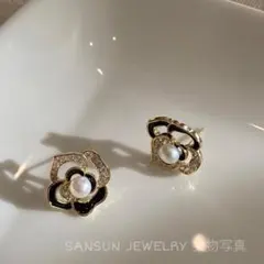 SS310 再入荷カメリアとパールのピアス　異素材　白黒バラ　薔薇　韓国　小ぶり