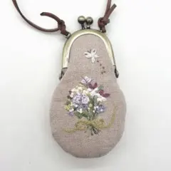 手刺繍 ハンドメイド がま口 ペンダント ブーケと蝶々