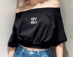 GYDA オフショルダー 半袖 ブラック　ジェイダ クロップドTシャツのサムネイル