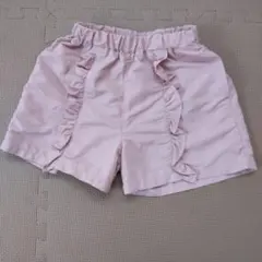 フリル付き薄いピンクハーフパンツ