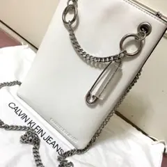 カルバンクライン　バッグ　ショルダーバッグ　ホワイト　レディース