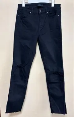 UNIQLO ブラック ダメージジーンズ