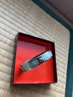 コーチ　coach 青色模様 金属製バングル 箱無し