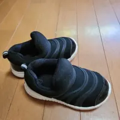 ブラック スリッポン スニーカー