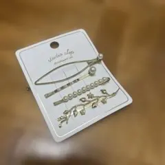 ヘアアクセサリー　4点セットのサムネイル