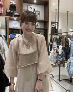 ニコアンド⭐︎ みきてぃさんプロデュースのシアービスチェブラウス