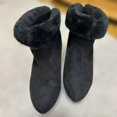 FIN ブラックファー付きショートブーツ