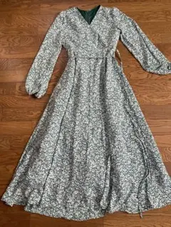 アンドクチュール　フラワープリント長袖　ワンピース