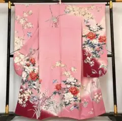 ピンクの華やかな花柄振袖 牡丹と鳥