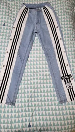 美品 adidas アディブレイクデニムパンツ XSサイズのサムネイル