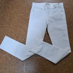 UNIQLO オフホワイト スリムフィットジーンズ 24