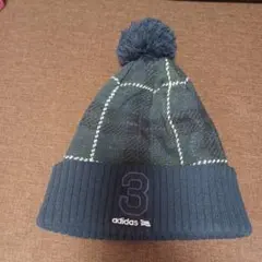 ▼adidasポンポン付きニット帽