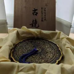 伊勢神宮所蔵　重要文化財　牡丹文八稜鏡　古鏡　金属製　花柄彫刻 木箱付き　未使用 伊勢神宮所蔵 重要文化財 牡丹文八稜鏡 古鏡 金属製 花柄彫刻 木箱付き