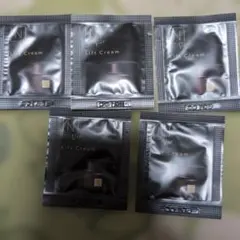 Norganic vie ヒアルアップリフトクリーム　5包