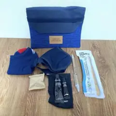 사용하지 않은 새 여행용 화장품 세트 및 액세서리
