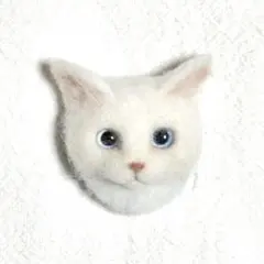羊毛フェルト　白猫ちゃん・ブルーアイ　ブローチ