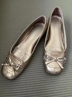 ENZO ANGIOLINIゴールド フラットシューズ