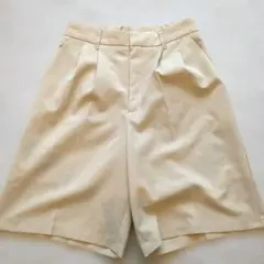 GU ベージュ プリーツ入り ショートパンツ XLのサムネイル