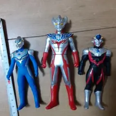 ウルトラマン　タイガ　ソフビ　セット