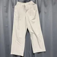 GU オフホワイト・アイボリーワイドパンツ