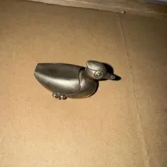 ブロンズ色 小鳥の金属彫刻 - メルカリ