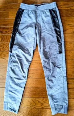 Under Armour グレー ジャージパンツ S/M
