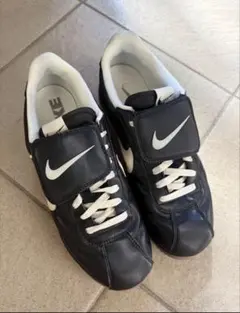 NIKE コルテッツ シューレースカバー付き スニーカー