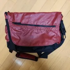 EASTPAK メッセンジャーバッグ レッド ブラックのサムネイル