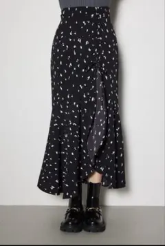 リエンダ　新品タグ付き　レースアップマーメイドスコートショートパンツ　Sサイズのサムネイル