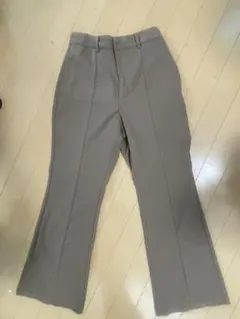 GU ベージュ フレアパンツ Mサイズ