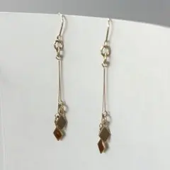 華奢 揺れるフックピアス ゴールド ロング シンプル ダイヤ ひし形