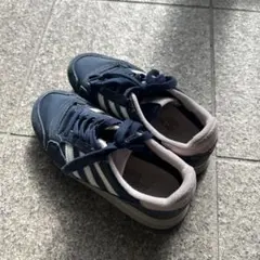 adidas originalsネイビー スニーカー