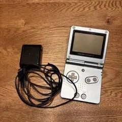 ゲームボーイアドバンス SP シルバー 本体とACアダプター付き【動作確認済み】