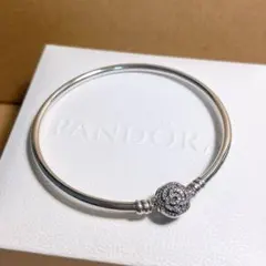 【新品】PANDORAクリスマス限定バングル14Kゴールド 非売品 ブレスレット 新品】PANDORAクリスマス限定バングル14Kゴールド 非売品 ブレスレット