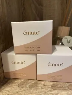 émute クレンジングジェル 200ml 2本セットシルククリーム2コ émute クレンジングジェル 200ml 2本セットシルククリーム2コ - メルカリ