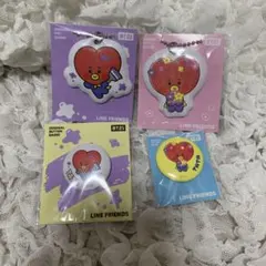 BT21 TATA ファミリーマート PVCチャーム2個 缶バッジ2個 セット