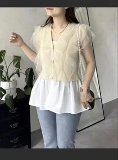 フリル付きシフォンデザイントップスのサムネイル
