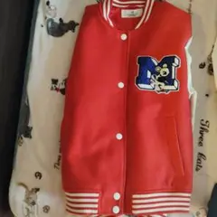 赤 M刺繍 ジャケットとジャンバーです